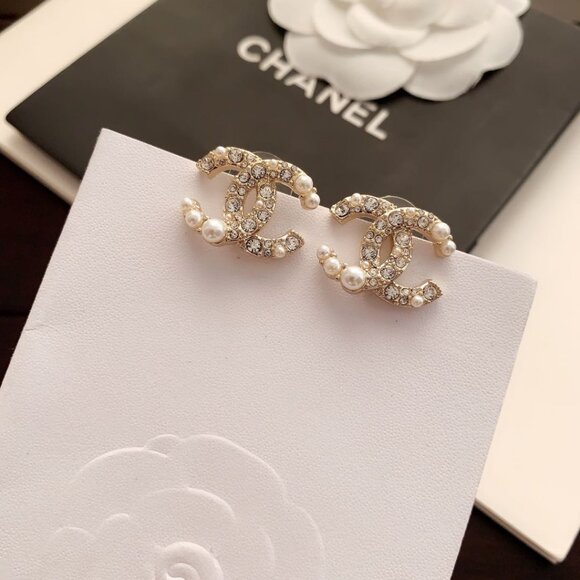 Authentic Chanel silver CC earrings - Picture 5 of 6